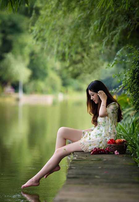 Photoshop调制出魔幻的青蓝色水景人物图片